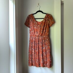 Everly Abstract Polka Dot Short Sleeve Pleated Dress Size M